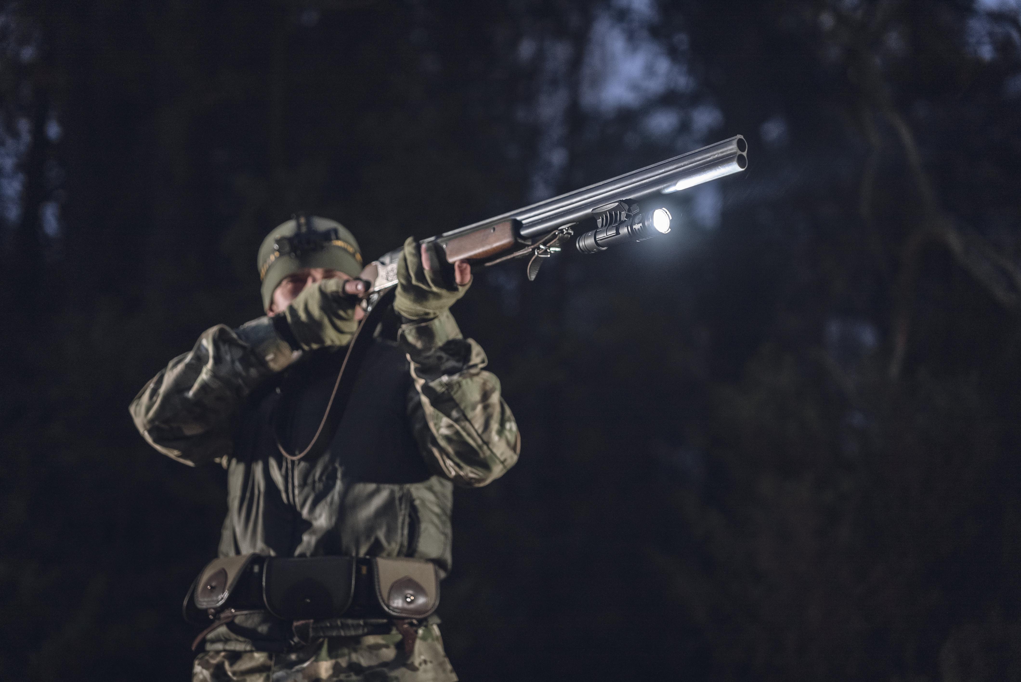 ARMYTEK DOBERMANN PRO タクティカルライト　キャンプ Tactical flashlight Armytek Dobermann Pro Magnet USB Olive Warm